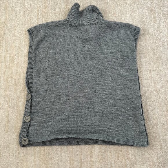 Handmade Gray Chunky Knit Turtleneck Sleeveless Sweater - Picture 3 of 8